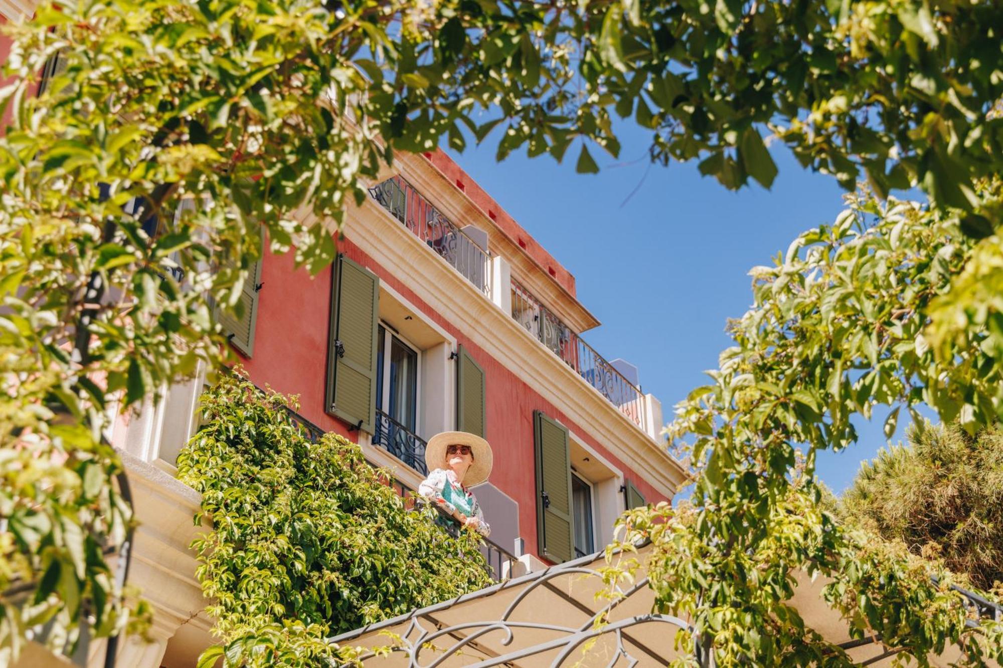 Hotel Liberata & Spa Л'Иль-Рус Экстерьер фото